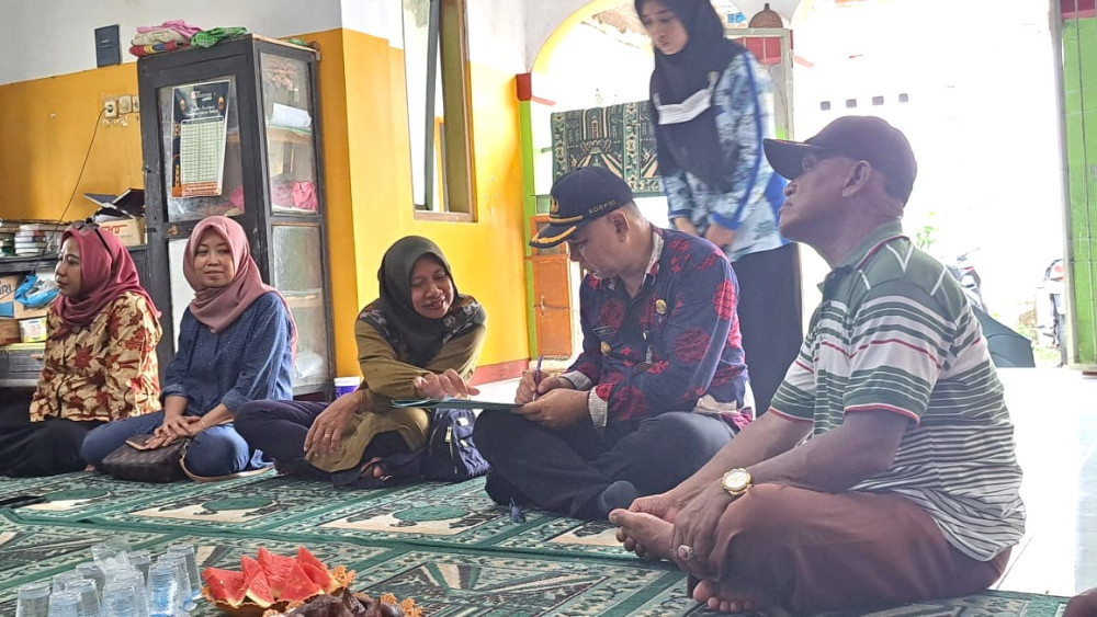 Giat Musyawarah Kelurahan Kebonsari Terkait Kesehatan Warga di RW 018 Lingkungan Sumber Dandang bersama Mahasiswa Kesehatan UNEJ